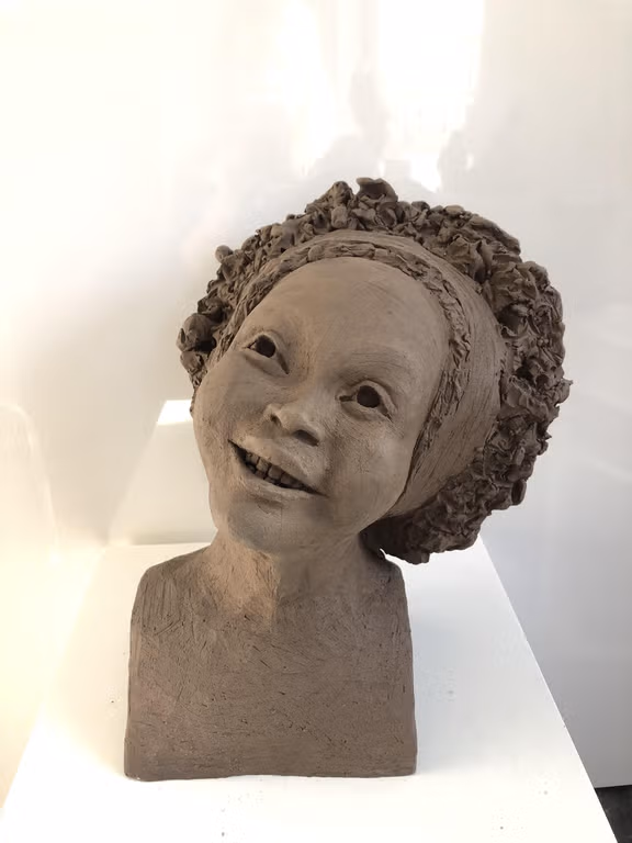 „Asiate mit Mütze und Bart“ 2019 gebrannter Ton „Asiate mit Mütze und Bart“ 2019 gebrannter Ton