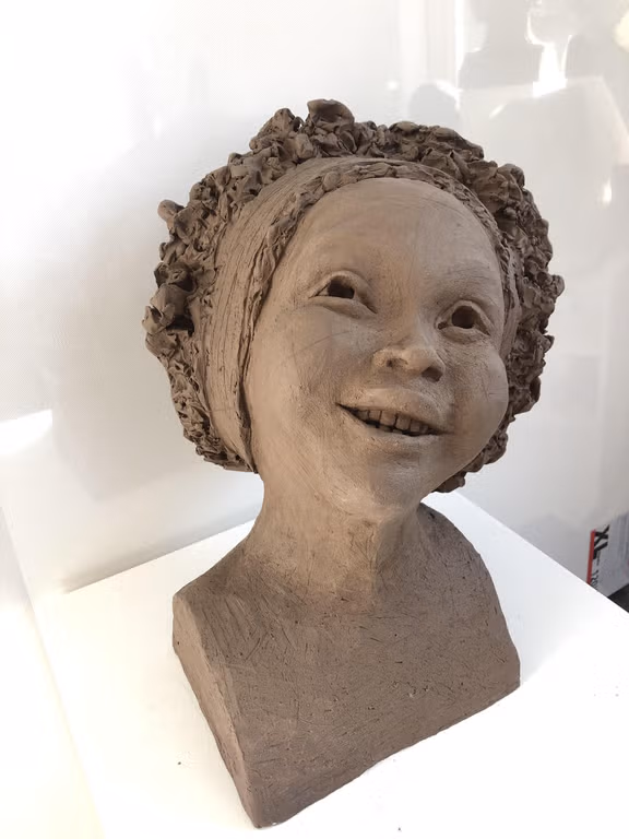 „Asiate mit Mütze und Bart“ 2019 gebrannter Ton lsiate_mit_Mtze_und_Bart_2019_gebrannter_Ton-Rechts.jpg „Asiate mit Mütze und Bart“ 2019 gebrannter Ton lsiate_mit_Mtze_und_Bart_2019_gebrannter_Ton-Rechts.jpg