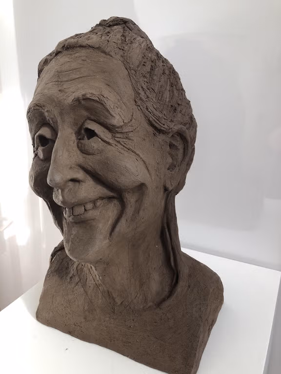 „Asiate mit Mütze und Bart“ 2019 gebrannter Ton lsiate_mit_Mtze_und_Bart_2019_gebrannter_Ton-Rechts.jpg „Asiate mit Mütze und Bart“ 2019 gebrannter Ton lsiate_mit_Mtze_und_Bart_2019_gebrannter_Ton-Rechts.jpg